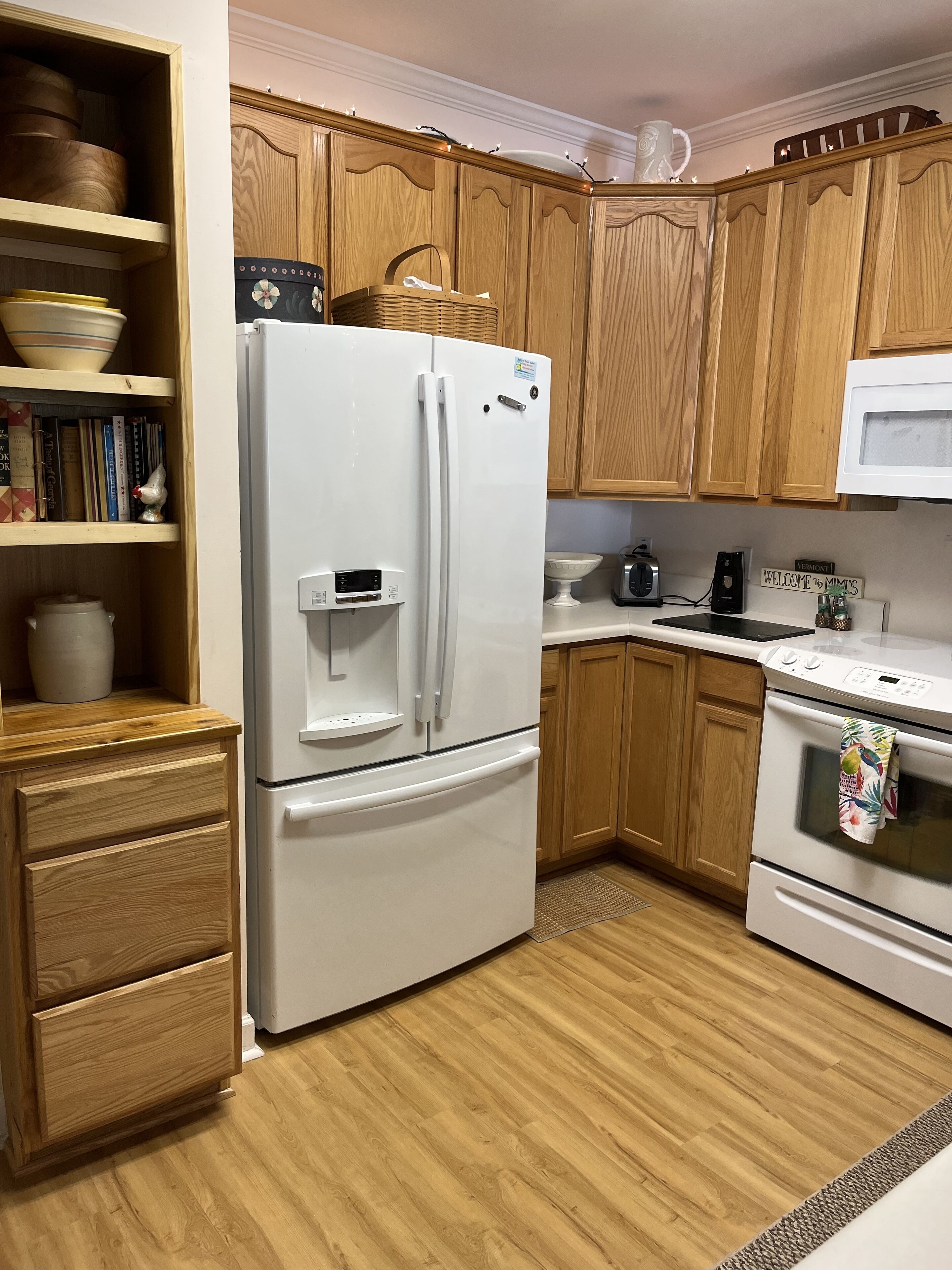  Wonderful 3 bedroom 3 bath condo. Close to Center St and the beach!