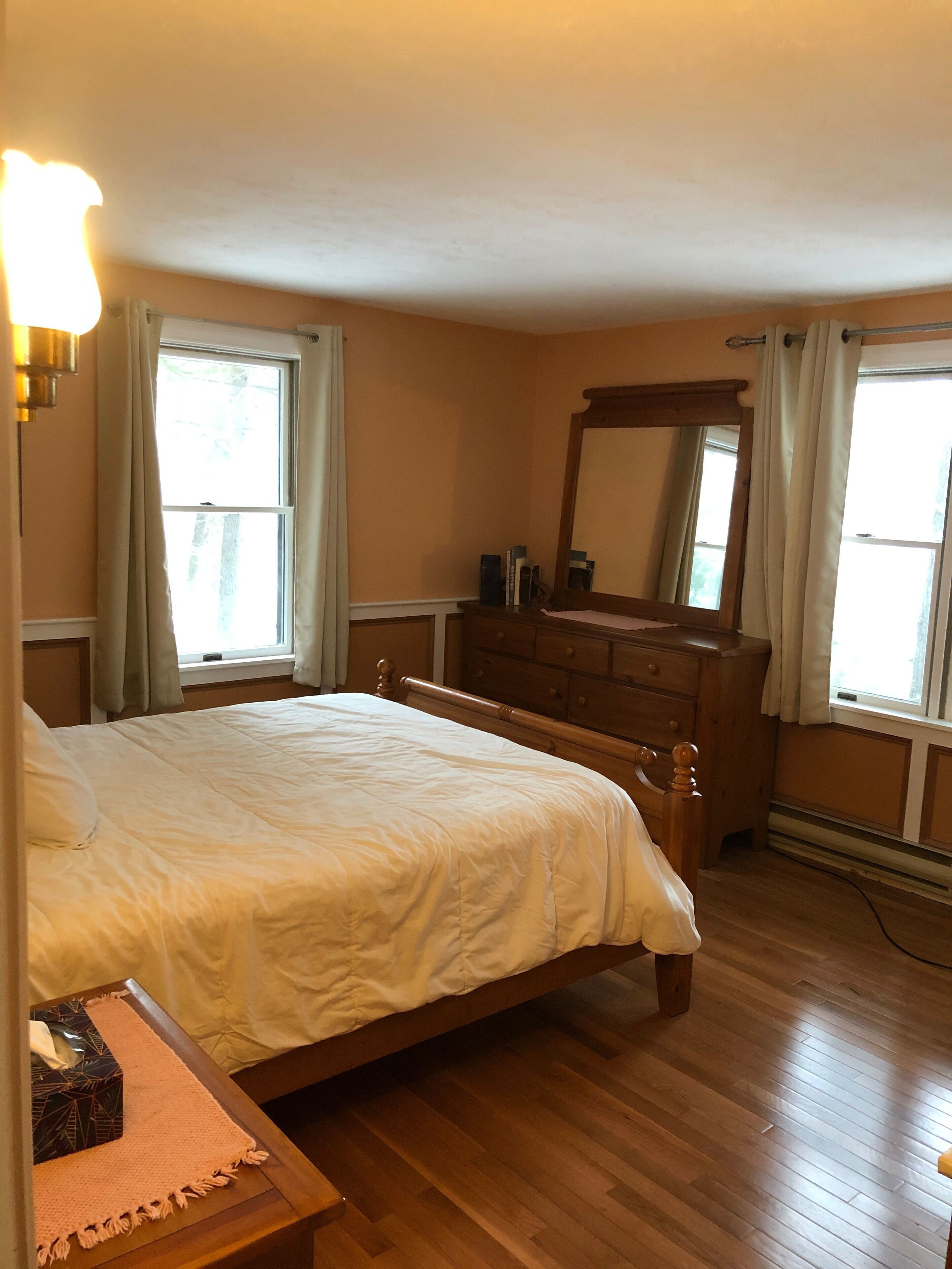 2.5 floor home in the woods, short walk to Moose Pond & mins to Shawnee Peak!