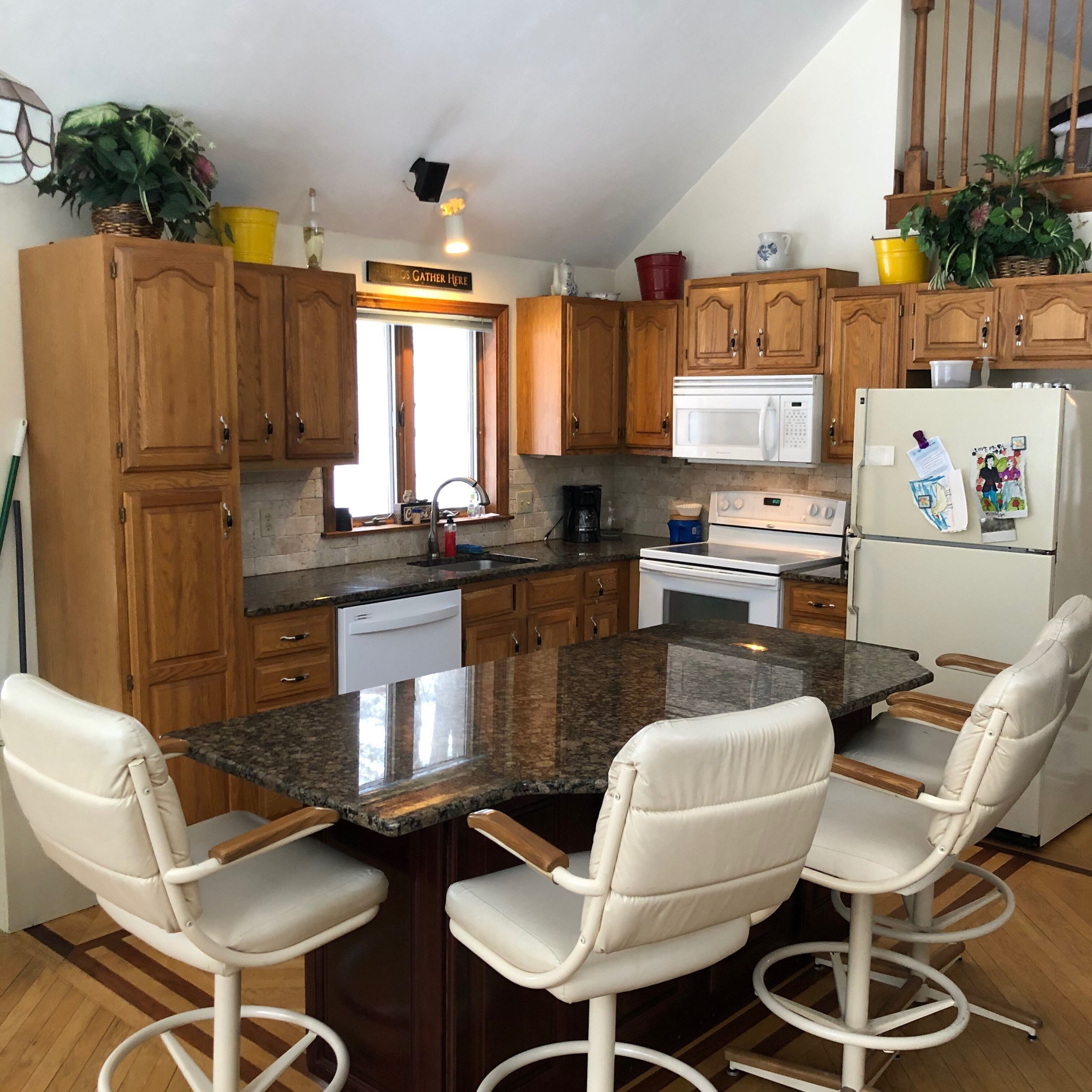 2.5 floor home in the woods, short walk to Moose Pond & mins to Shawnee Peak!