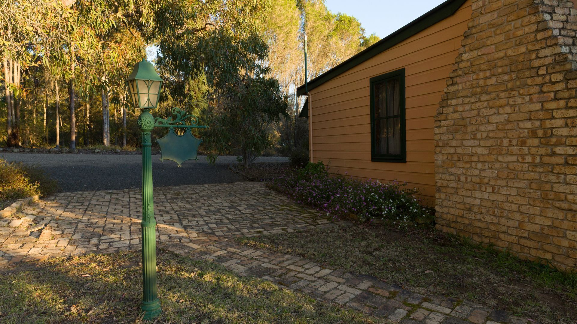 Sutherland cottage - vineyard getaway — image 2