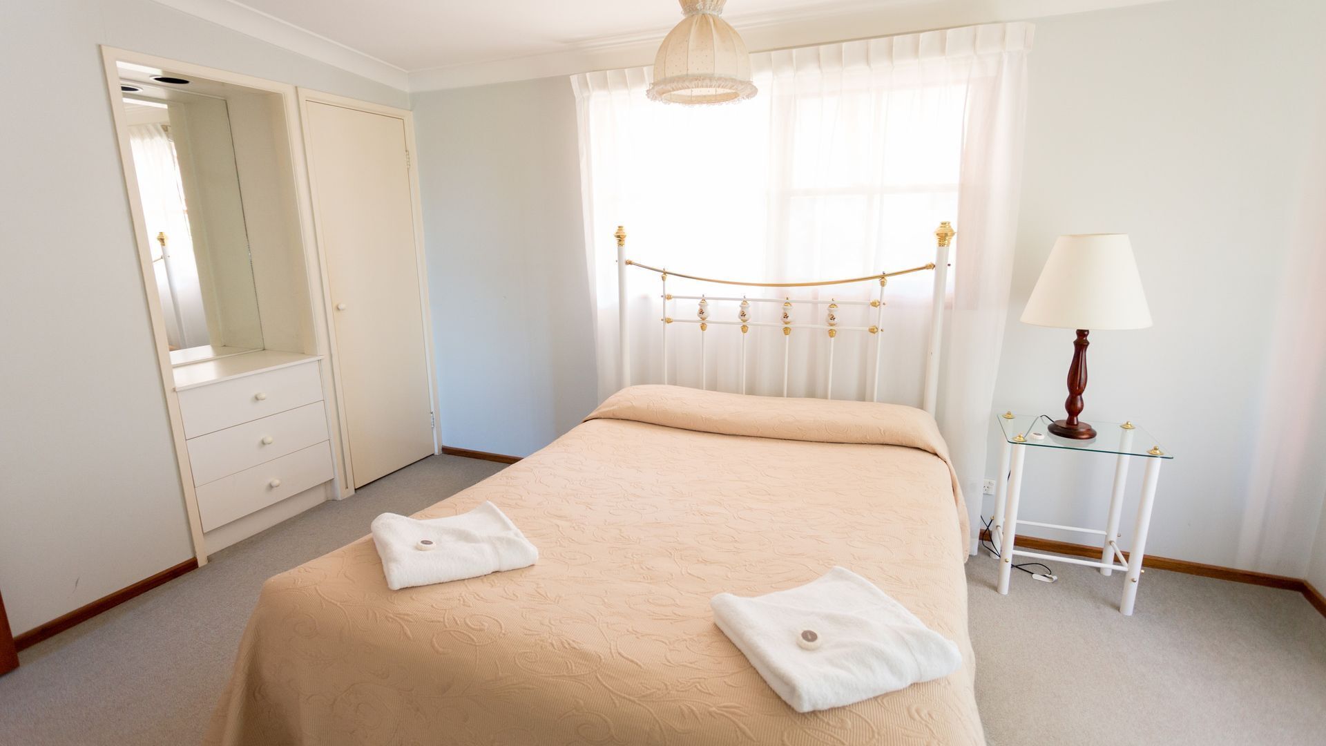 Sutherland cottage - vineyard getaway — image 5