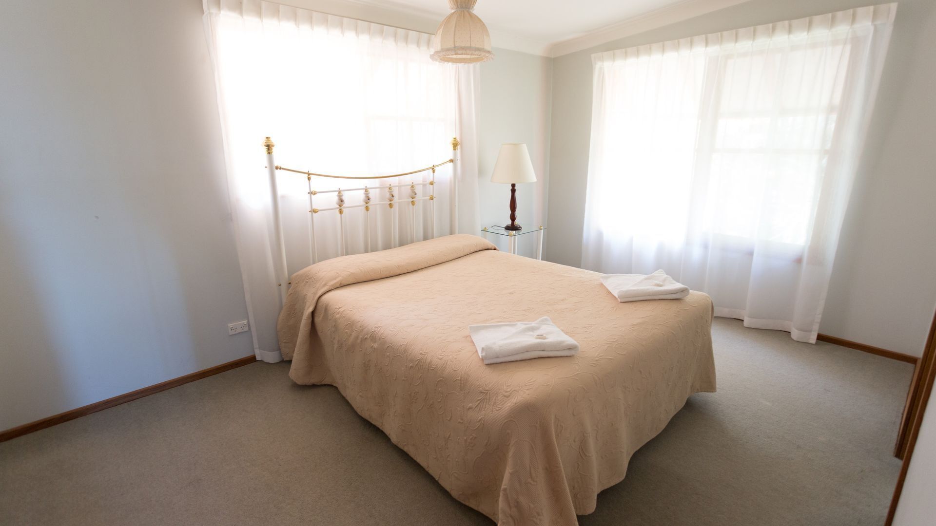 Sutherland cottage - vineyard getaway — image 4