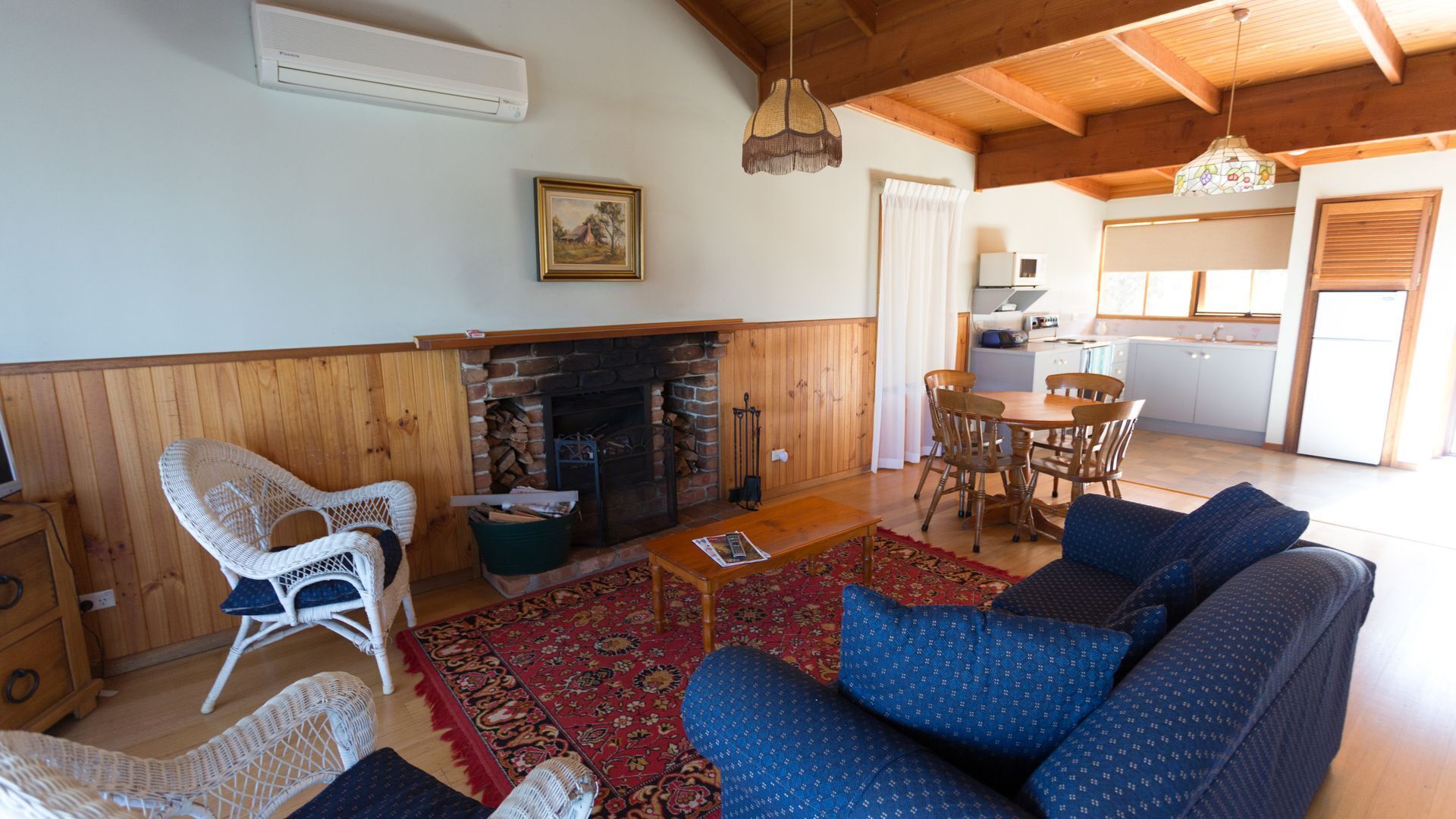 Sutherland cottage - vineyard getaway — image 3