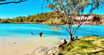 Quarterdeck - Wooli Apartments meren rannalla