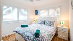 2 bedrooms, travel crib, WiFi (free), bed sheets - Quarterdeck Wooli Australia (Wooli)