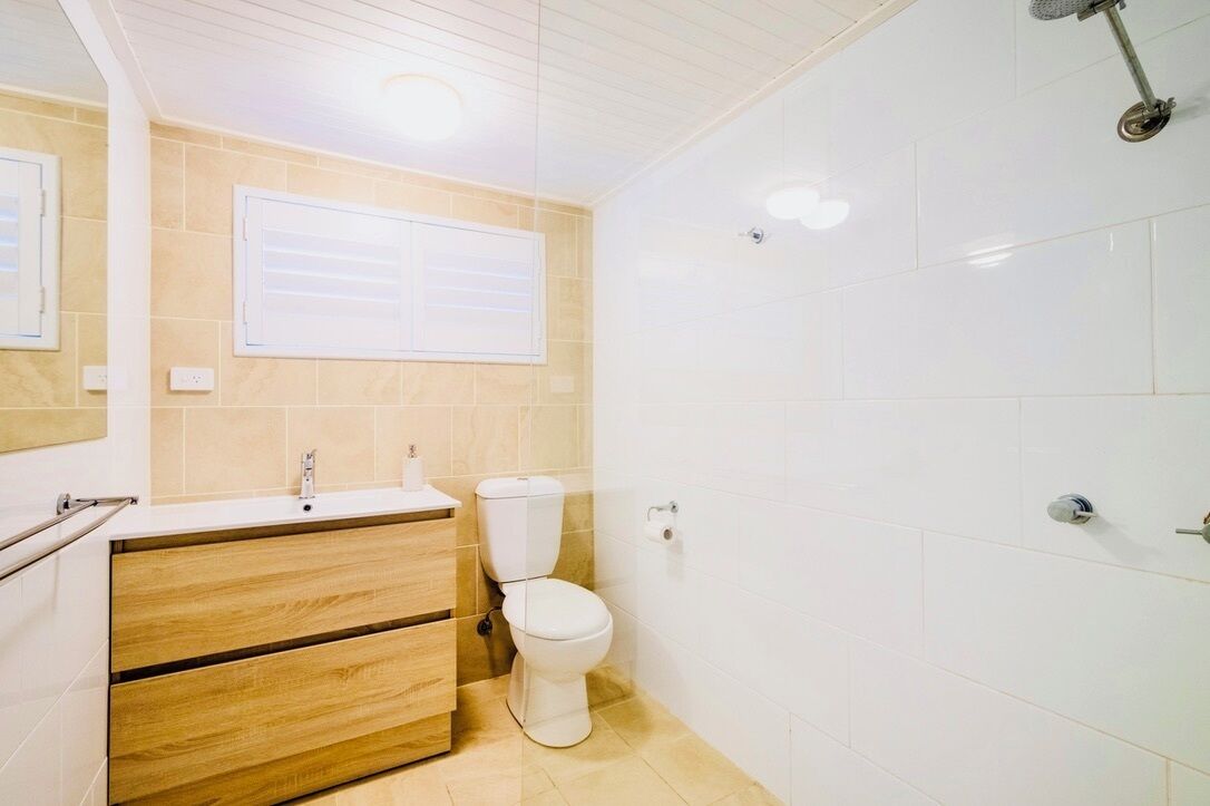 Ducha, secador de pelo, toallas