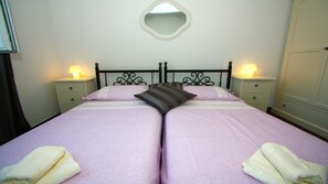3 bedrooms, in-room safe, iron/ironing board, travel cot