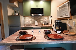 Fridge, microwave, stovetop, dishwasher
