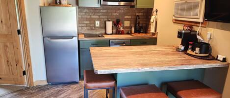 Fridge, microwave, stovetop, dishwasher