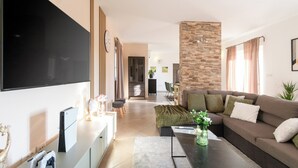 A modern living room with a flat-screen TV, a gaming console, a sofa, and a coffee table. - Villa Coridigo - High Position with Panorama View (Kringa)