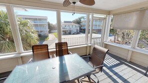 Dining - Fabulous 5 BR, 5 BA Home: Incredible Beach and Ocean Views from Rooftop Deck (Tybee Island)