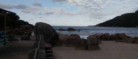 Plage à proximité, chaise longue