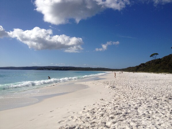 Beach nearby - Horizon at HYAMS BEACH JERVIS BAY - Linen provided (Hyams Beach)