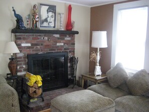 Smart TV, fireplace, DVD player, books