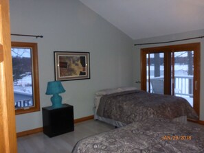 4 bedrooms, desk, iron/ironing board, WiFi