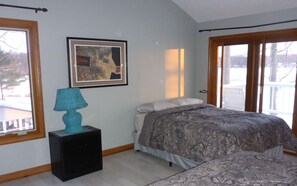 4 bedrooms, desk, iron/ironing board, WiFi - Baseline Lakefront - Beautiful views, shallow swimming area - Huron chain with 7 lakes (Pinckney)