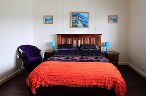 3 habitaciones, tabla de planchar con plancha y cuna de viaje 