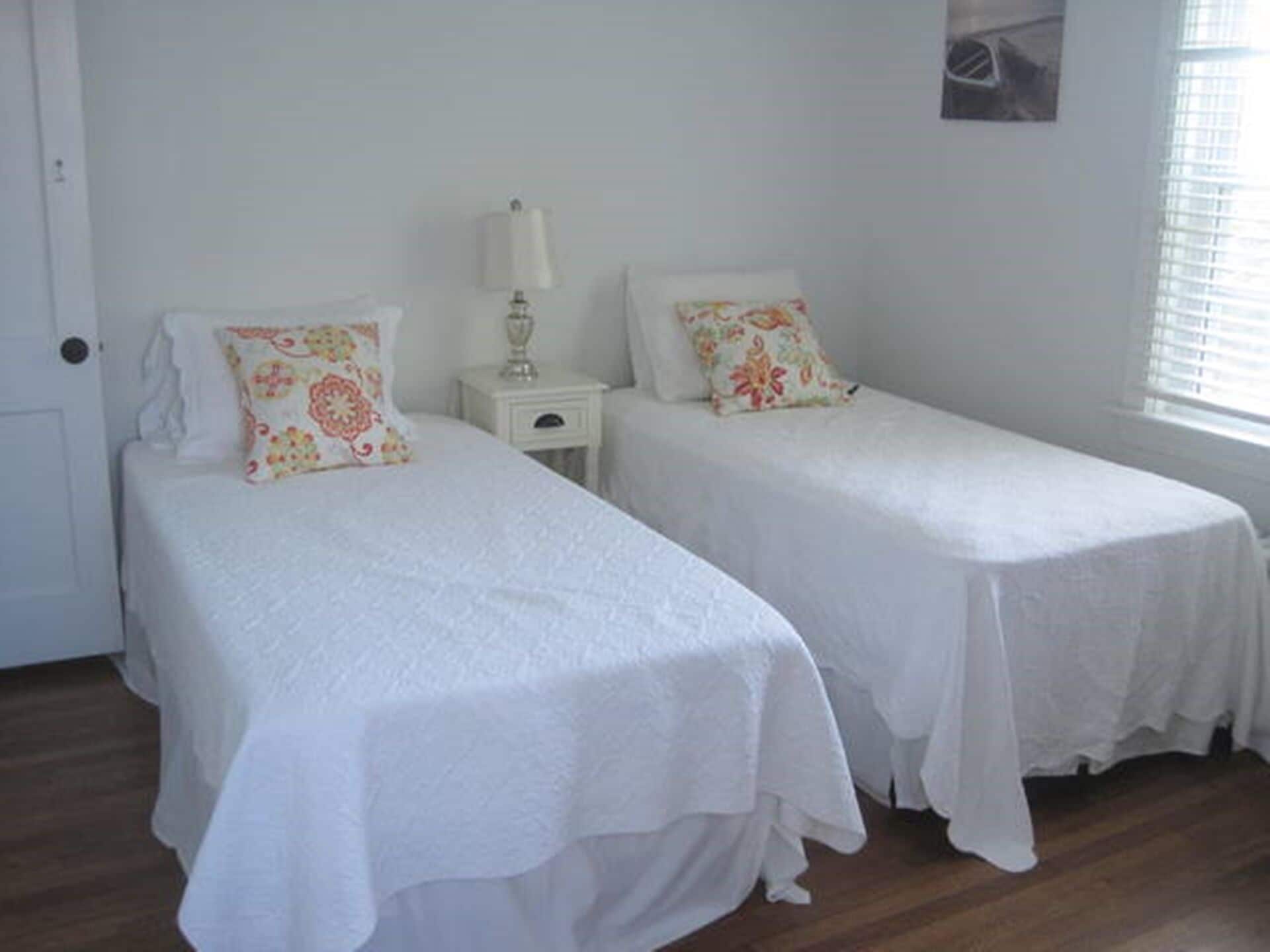 Comfortable home and separate cottage walking distance to the water