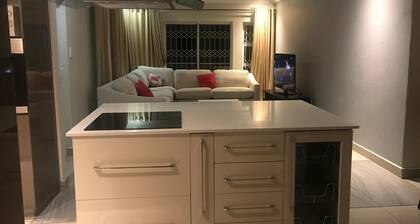 hermosa casa de vacaciones con cocina en la costa sur. cerca de servicios