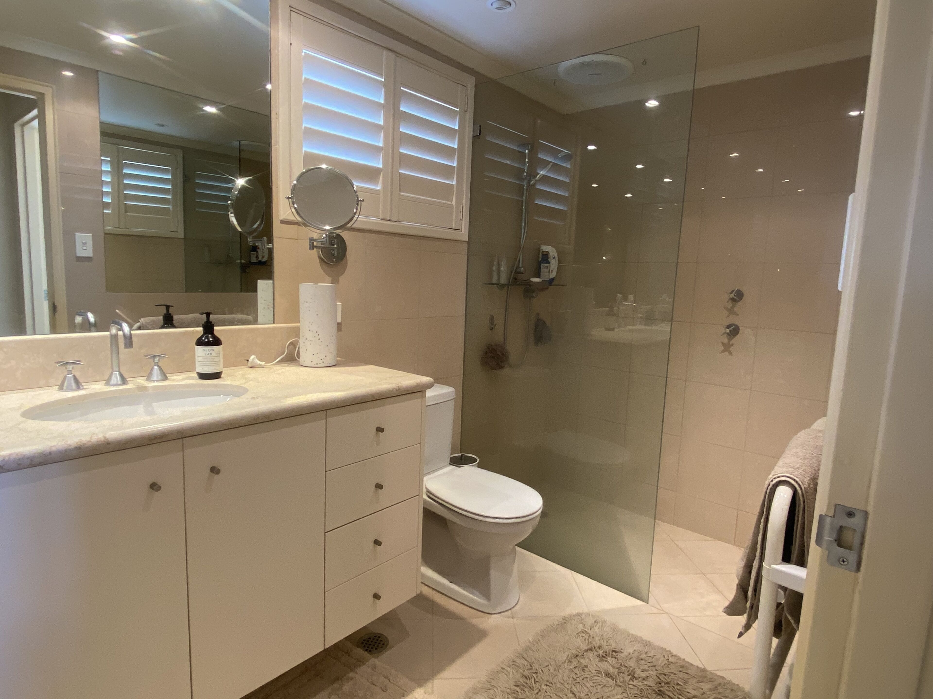 Stunning Beachfront Luxury — image 15