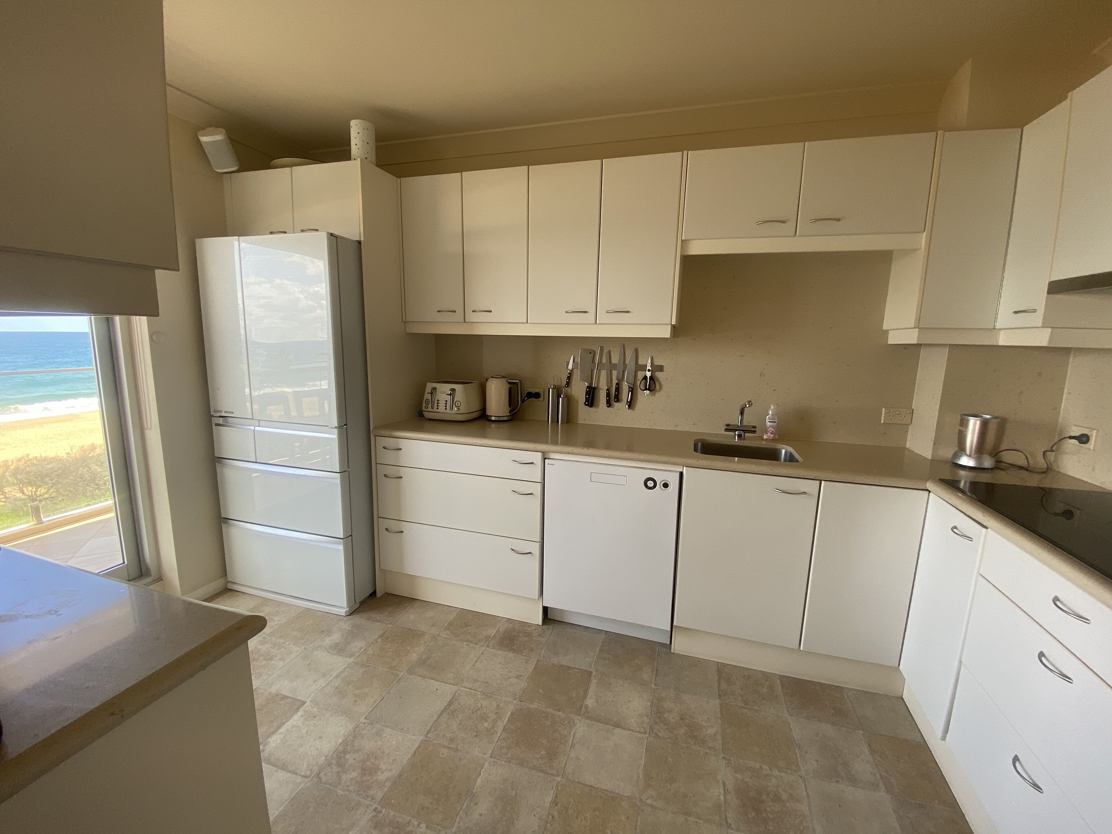 Stunning Beachfront Luxury — image 16