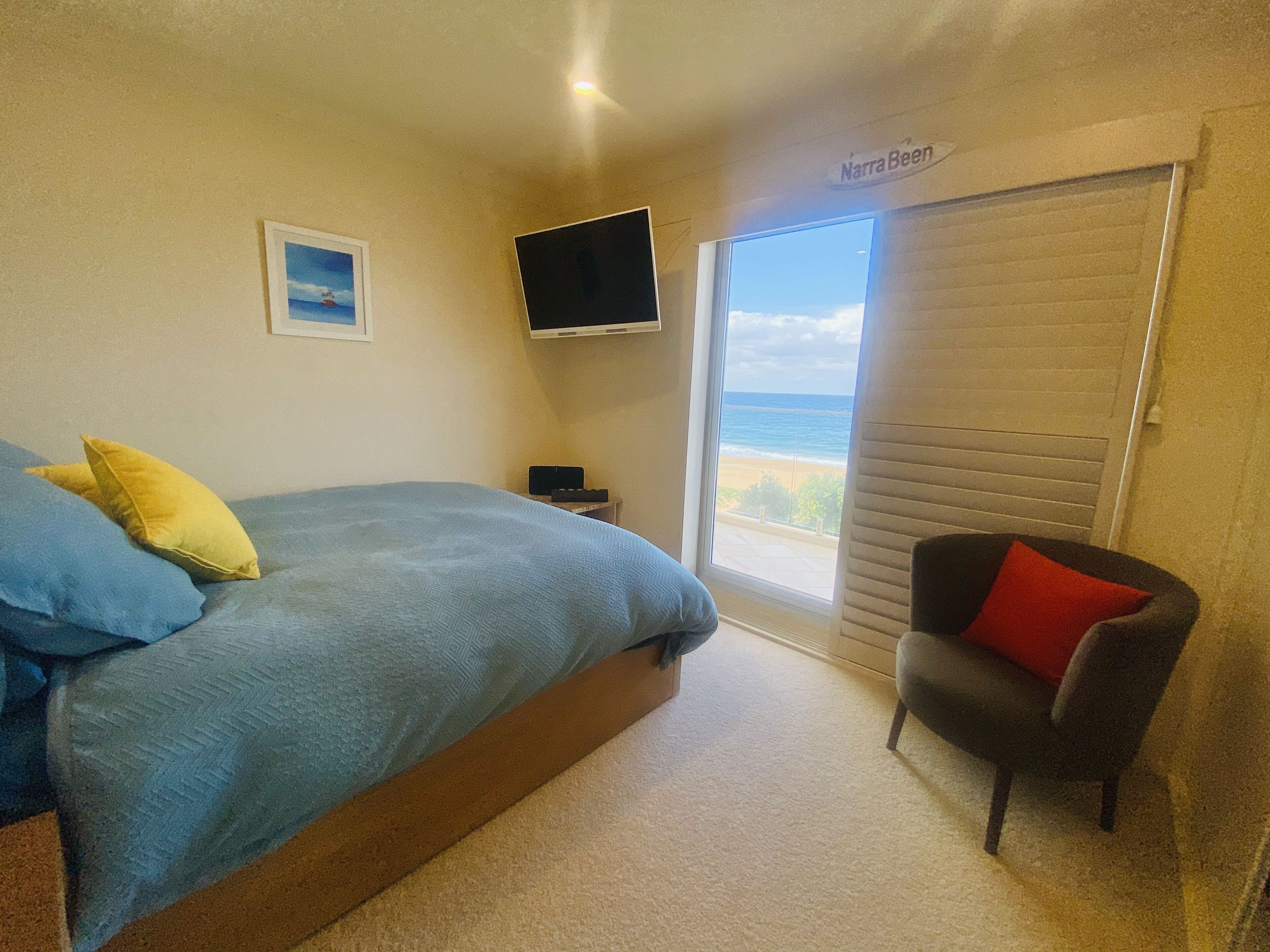 Stunning Beachfront Luxury — image 13