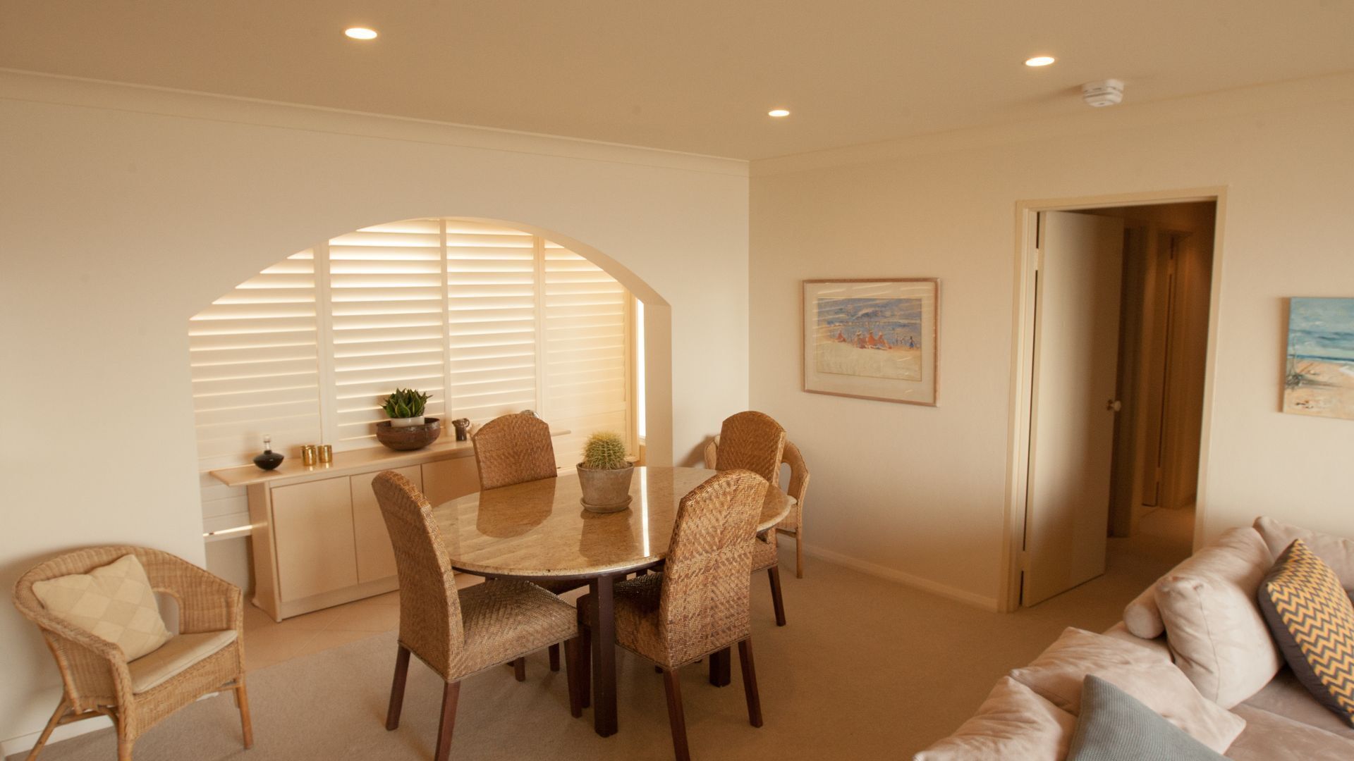 Stunning Beachfront Luxury — image 5