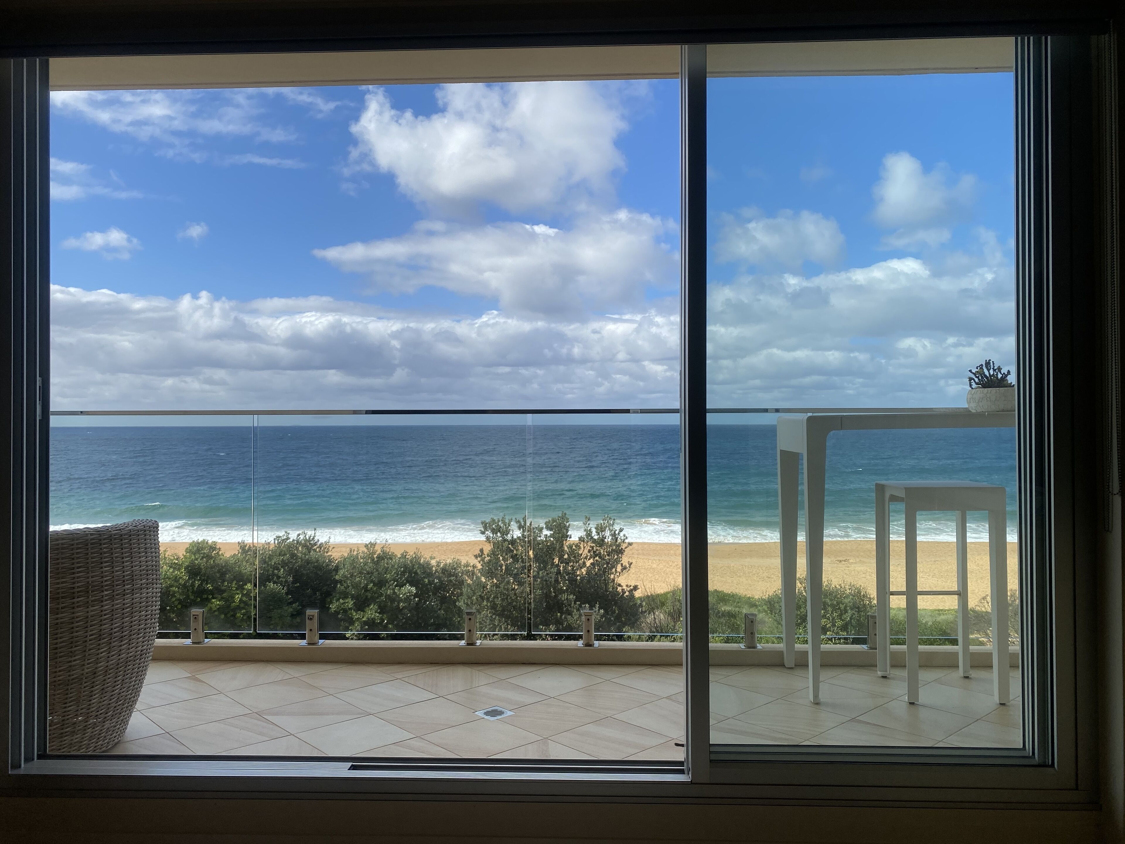 Stunning Beachfront Luxury — image 3