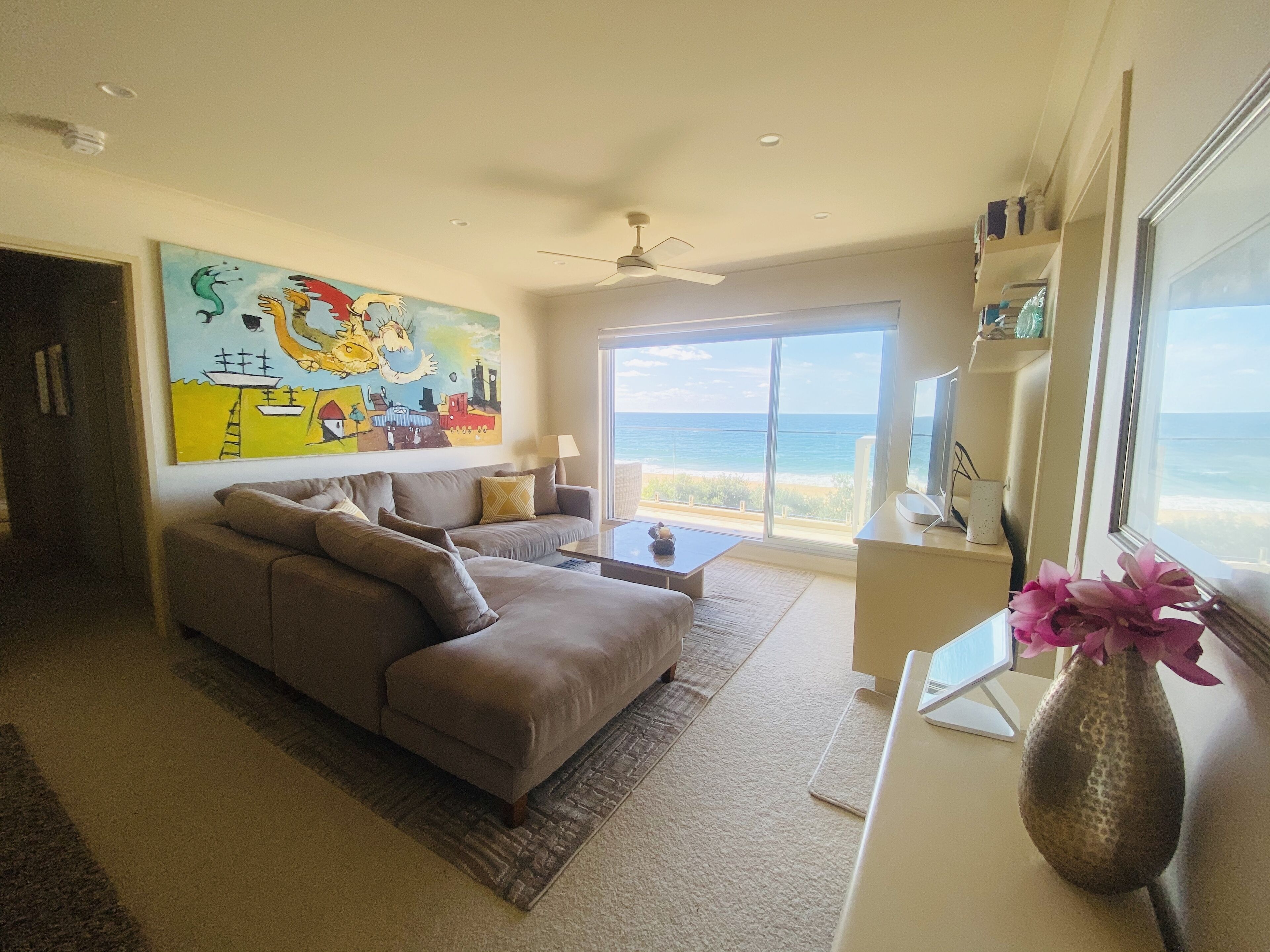 Stunning Beachfront Luxury — image 4