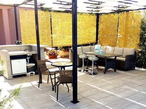 Outdoor dining - Beautiful Apartment Selci**** located in the private house with the private pool (Rijeka)