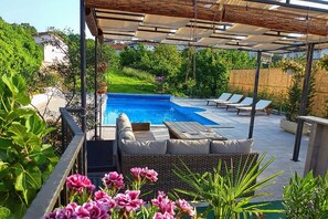 Outdoor pool - Beautiful Apartment Selci**** located in the private house with the private pool (Rijeka)