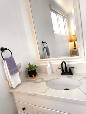 Combined shower/bathtub, hair dryer, towels, soap