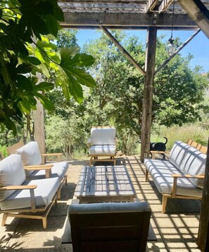 Unclassified image, 2 of 65, button