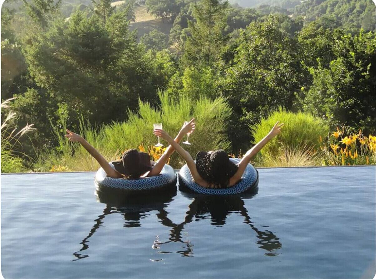 Een verwarmd zwembad