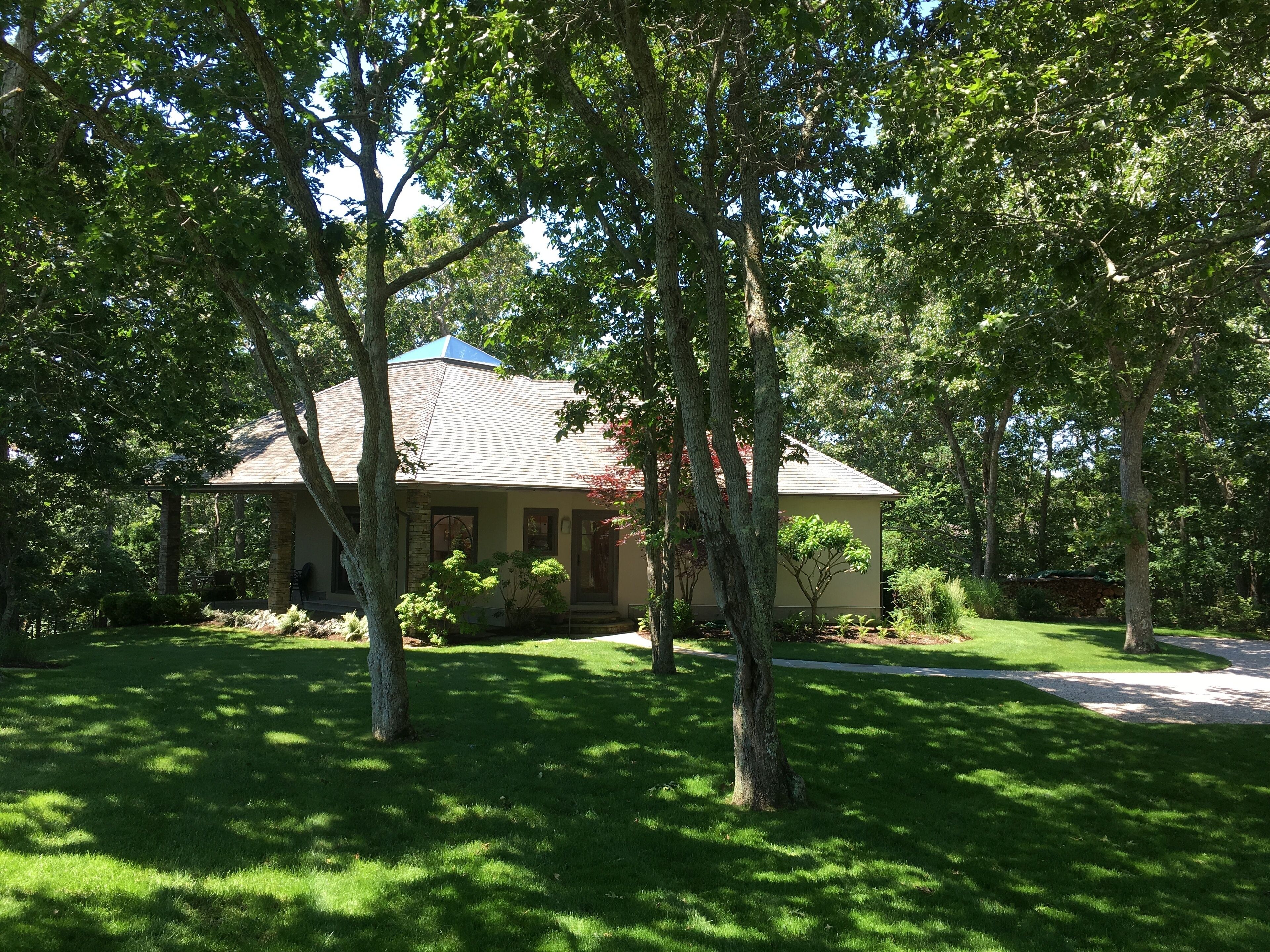 Hither Hills - Pristine Guest House on private estate; walk to beach.