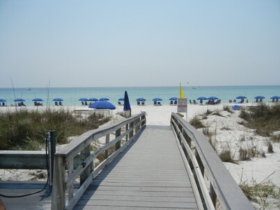  Direct gulf view, exceptional BEACH FRONT, quiet, small complex w/ pool