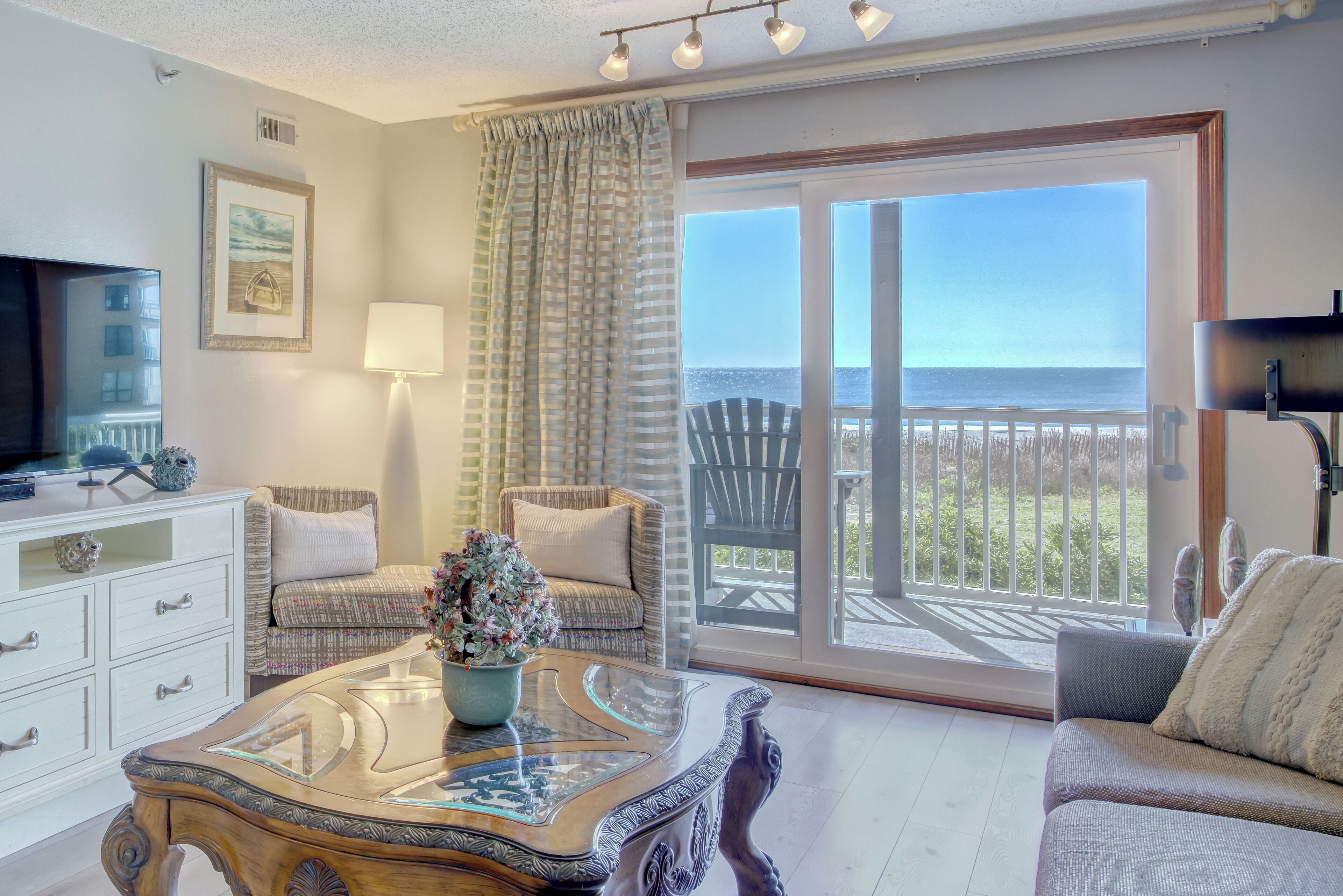 Smart TV, fireplace, DVD player, toys