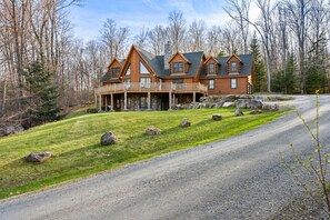 Exterior - Fabulous Luxury Log Home, 6 BR 4BA, Pool Table, Hot Tub, BEST Location (Ludlow)