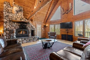 Smart TV, fireplace, video games, DVD player - Fabulous Luxury Log Home, 6 BR 4BA, Pool Table, Hot Tub, BEST Location (Ludlow)
