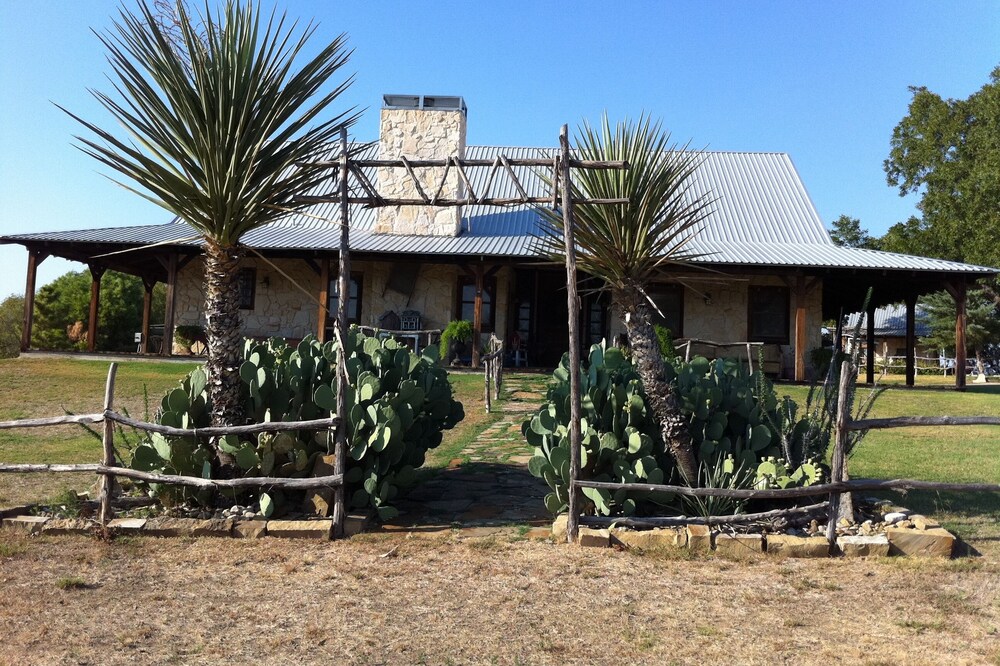 A Romantic, Family And Pet Friendly Guest House.