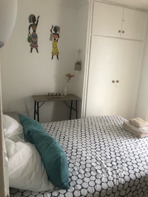 2 bedrooms, iron/ironing board, free WiFi, bed sheets