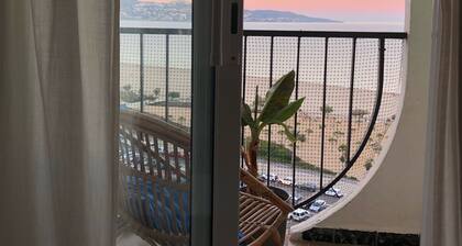2 Schlafzimmer Balkon mit schöner Aussicht, direkt am Strand, familienfreundlich
