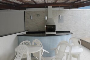 Outdoor dining - Excellent Duplex Penthouse next to Praia do Forte in Cabo Frio (Cabo Frio)