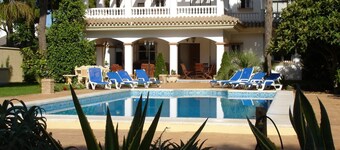 Family Villa. 5 double  bedrooms. Large Pool and garden. Close to Barrosa beach.