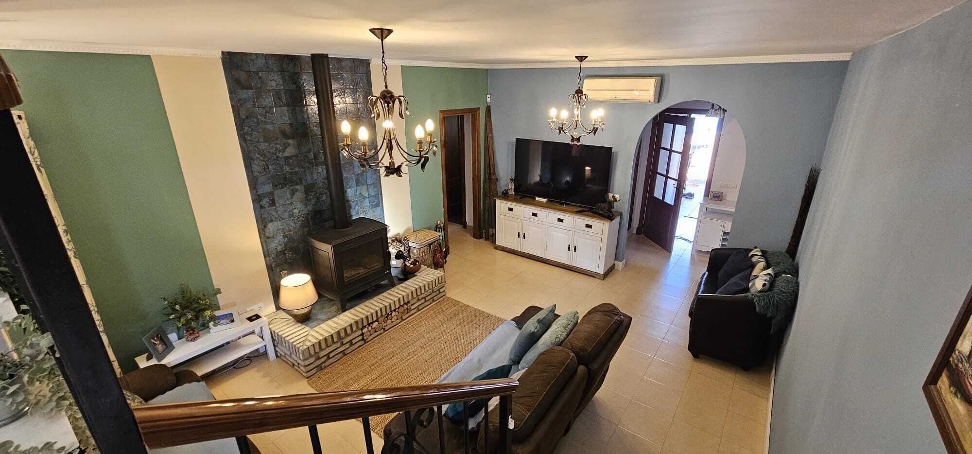 Smart TV, chimenea, tenis de mesa y biblioteca musical 