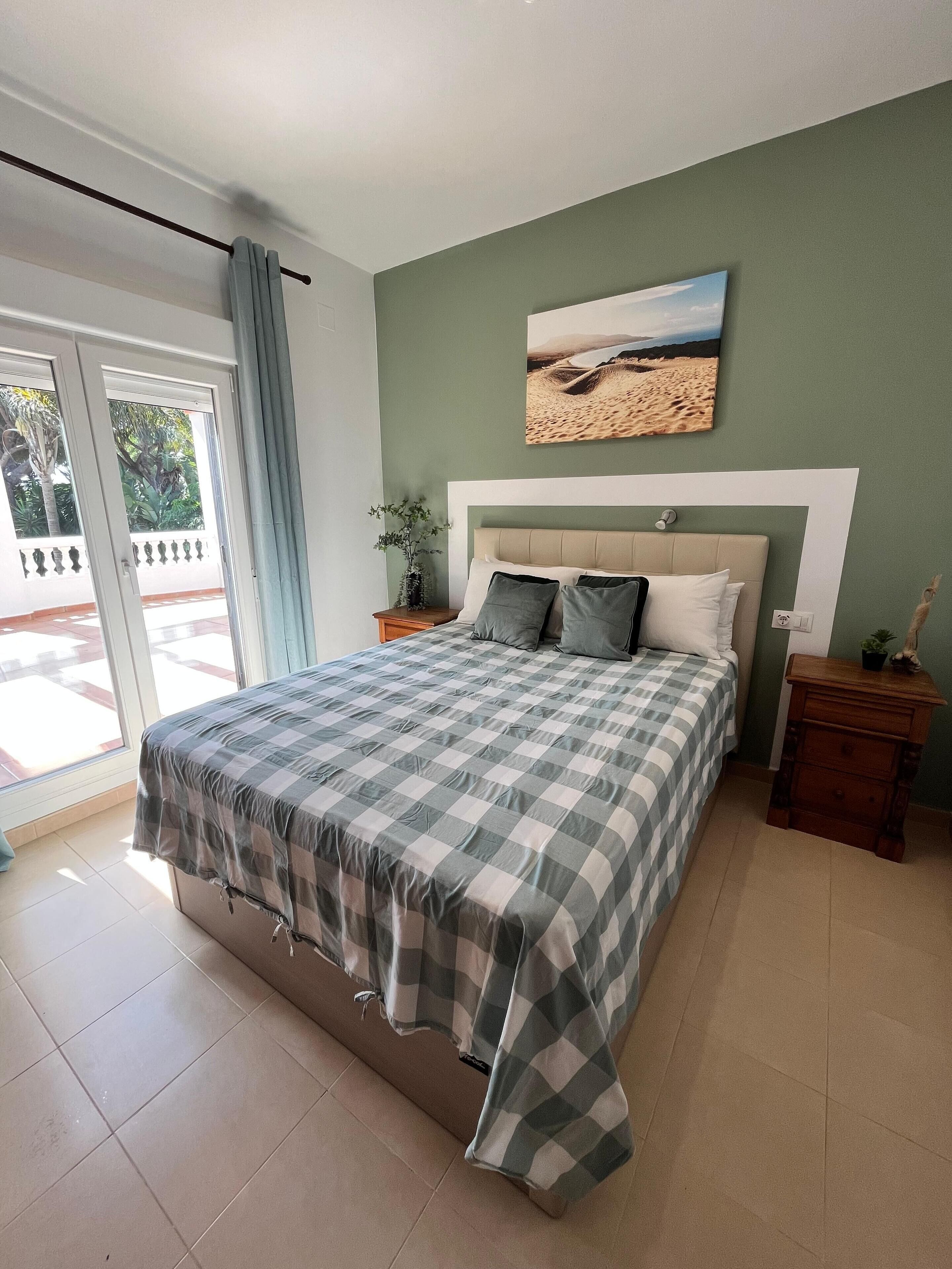 5 chambres, fer et planche à repasser, lit parapluie, Wi-Fi gratuit