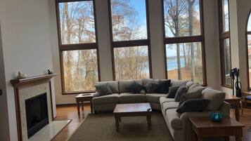 Smart TV, fireplace, DVD player, books