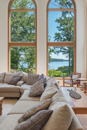 Smart TV, fireplace, DVD player, books - Waterfront Retreat w/ Pool, Hot Tub, Dock & Sand Beach. Relax & enjoy the Rivah! (Lancaster)