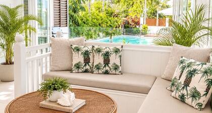 Beach Pavilions Magnifique "Port Douglas" Beach House