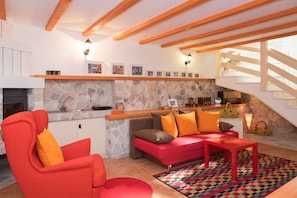 TV, fireplace